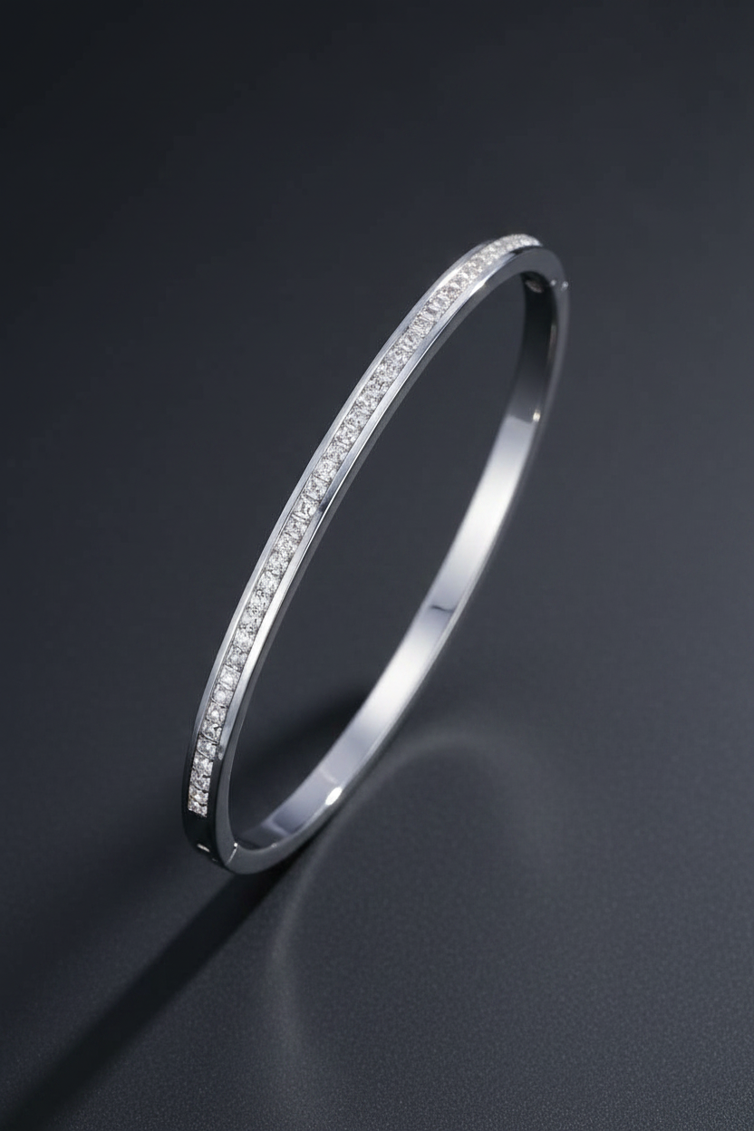 Glaciär Kristallbangle - Elegant Silverarmband med Ljuskristaller