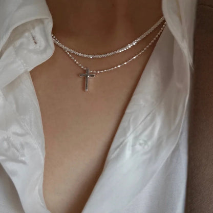 Silver colored glittering necklace for women trendy collarbone chain. 