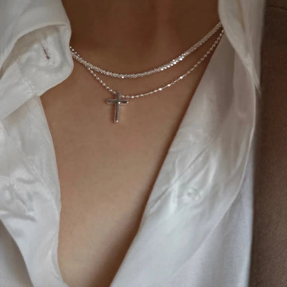 Silver colored glittering necklace for women trendy collarbone chain. 