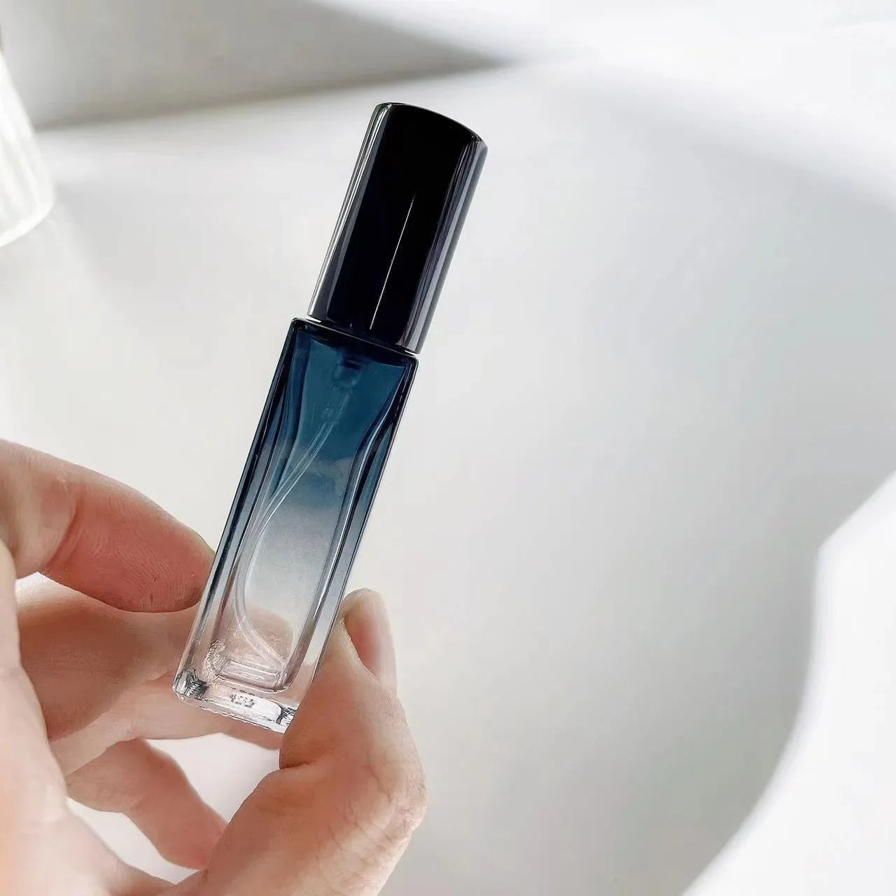 Tint Blue Perfume Bottle 5ml 9ml 20ml Empty Glass Perfume Ampoule Travel Cosmetic Refillable Spray Bottle Sample Vials 